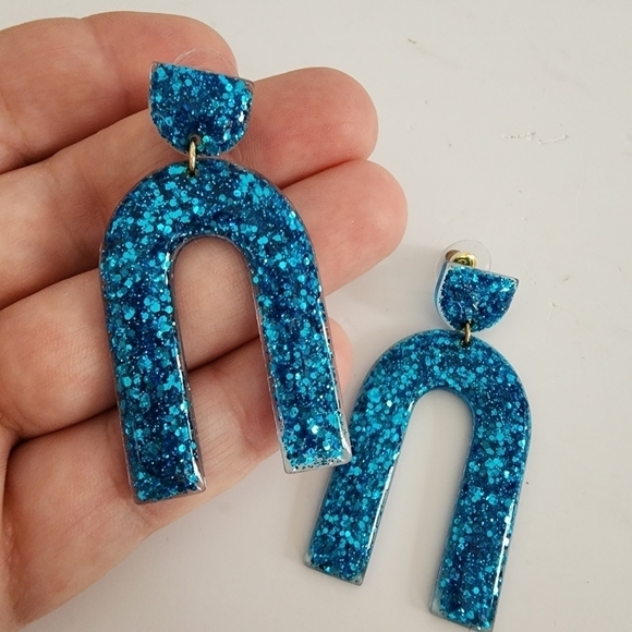 NWT Blue Glittered Resin Arch Dangle Earrings - Picture 6 of 7